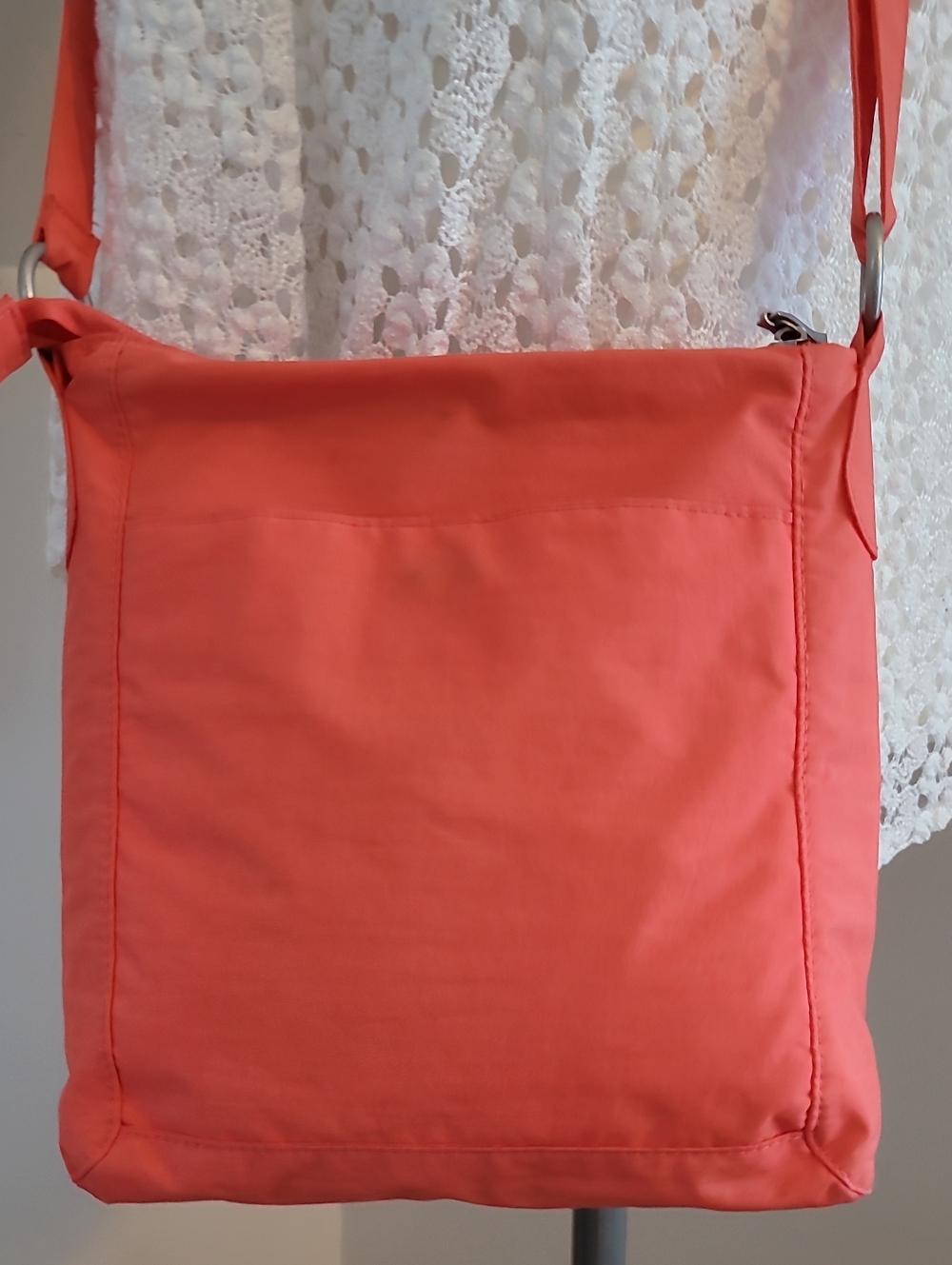 Baggallini Crossbody Bag in Melon/Sunset medium-sized, water-resistant - Picture 4 of 16